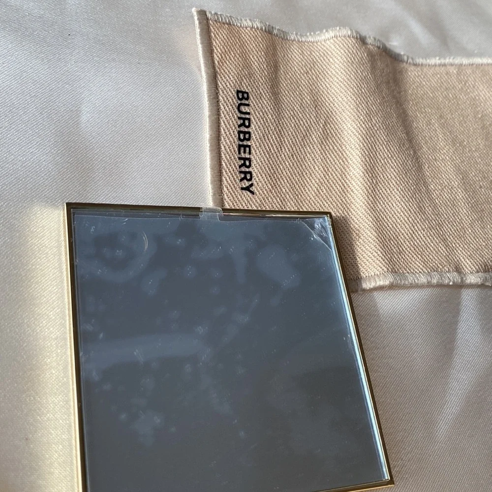BURBERRY NEW/Sealed🔥”EXOTIC” LOGO Compact mirror with Dust Bag!🔥Brass & Epoxy!🎁 - Picture 5 of 7
